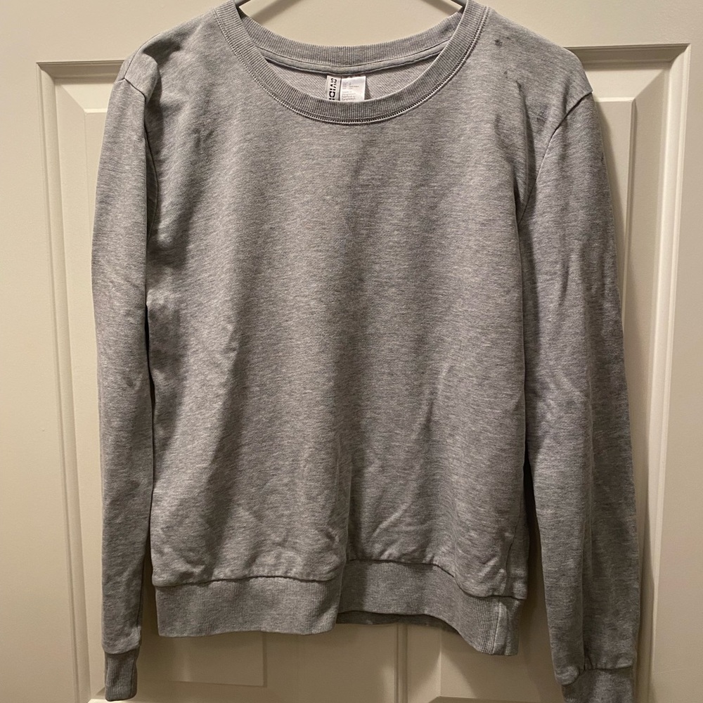 H&M grey light crew neck